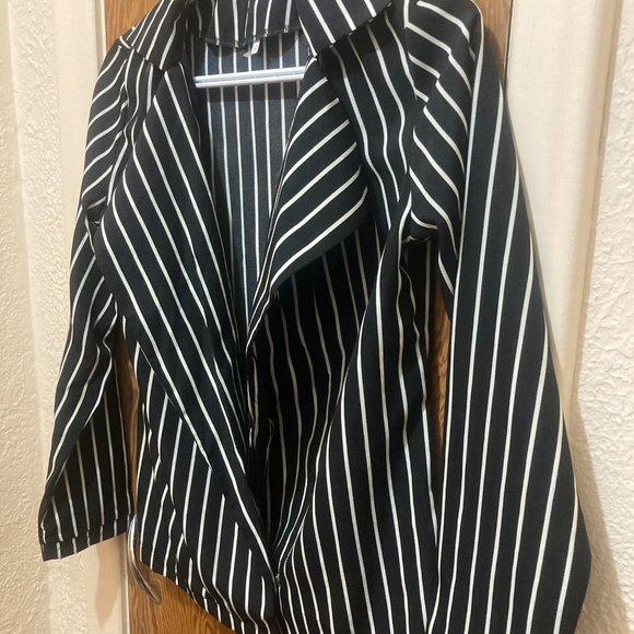 NWOT Black with White Stripes top - Picture 8 of 9